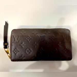 Louis Vuitton - monogram embossed - Long zipper Wallet in excellent condition